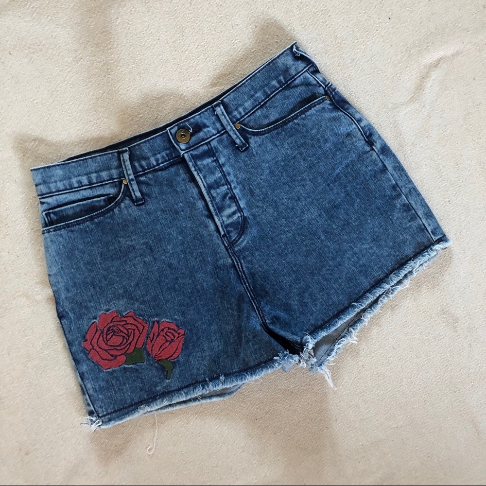 PYLO rose patch shorts 🌹
